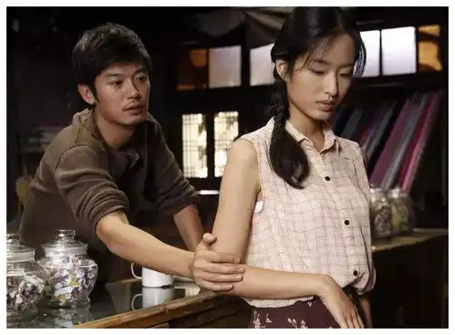 冯小刚的芳华三美,女主没野心嫁人生子,两个女配较上劲了
