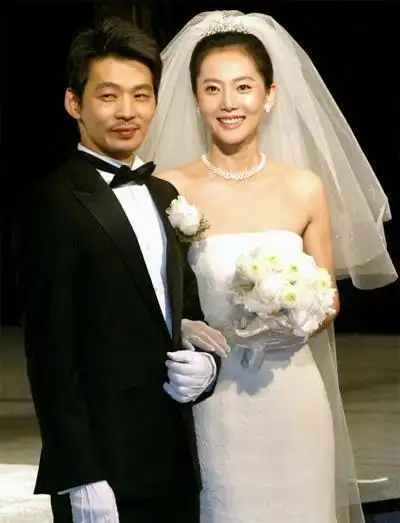 天桥风云21年后他们分手后各自幸福,男配红过男主,她变美
