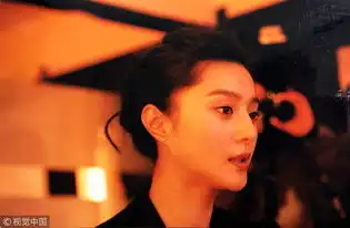 范冰冰15年前青涩旧照曝光肉圆圆认真吃饭