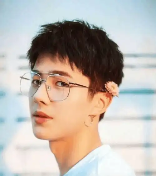 何冰为小鲜肉鸣冤老戏骨应该怎么夸鲜肉还能批吗