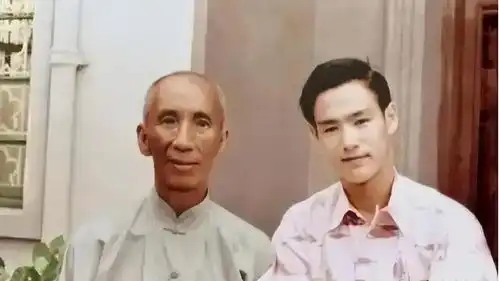 李小龙为何被称为超人洪金宝我还没反应过来他的脚已经到了功夫拳击网易订阅
