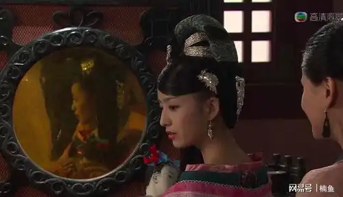 古装美人照镜子盘点,佟丽娅好似镜中仙,迪丽热巴不愧是盛世美颜
