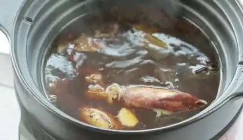 蜜汁炖鱿鱼甜蜜升级的做法
