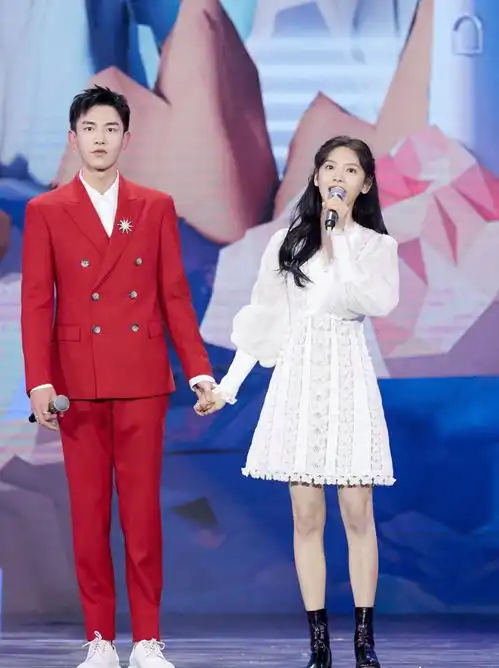 悲伤逆流成河中她是顾森湘,今穿蝴蝶v领裙,比宋茜更显清纯