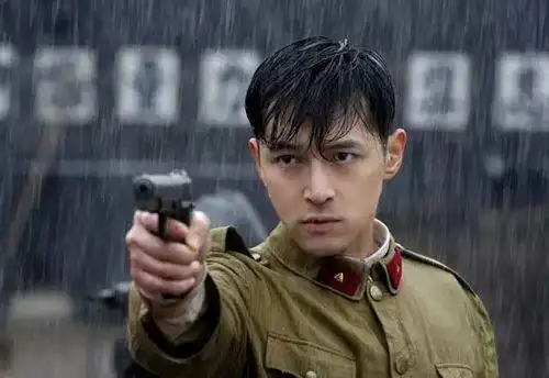 最红时嫁入豪门,结婚7年丈夫为钱抛弃她,现如今火的一塌糊涂