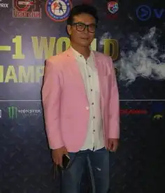 同为星二代的亲兄弟,一个继承了父母的高颜值,另外一个却尴尬了