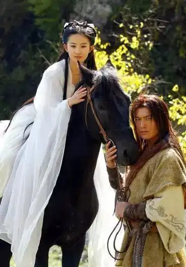 撩过胡歌又和郑恺传出绯闻的她,接连错过两部爆款电视剧,挑剧本的眼光还没演技的一半好
