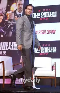 组图碟中谍6韩国发布会阿汤哥帅气挥手亮相