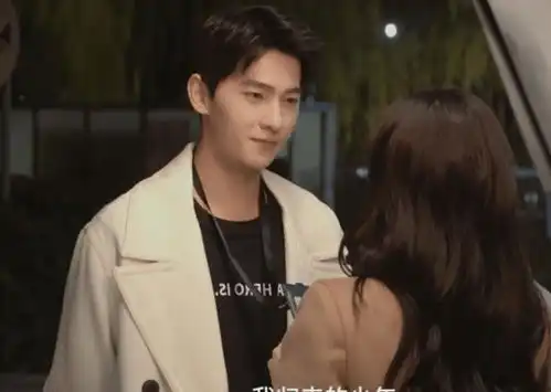 小说在逃男主躲过了于途,大家却被杨洋黑丰息迷住了