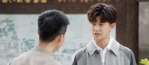 杜风隐藏警察身份,难道是因为他在调查周生辰,不想打草惊蛇吗
