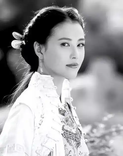 周海媚曾是最美周芷若,被称全港情人,金庸想为她改剧本结局