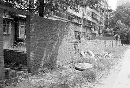 私搭乱建让小区变蜗居挤占公共用地
