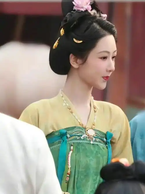 国色芳华即将杀青,杨紫李现二搭,路透cp照太甜,期待值拉满

