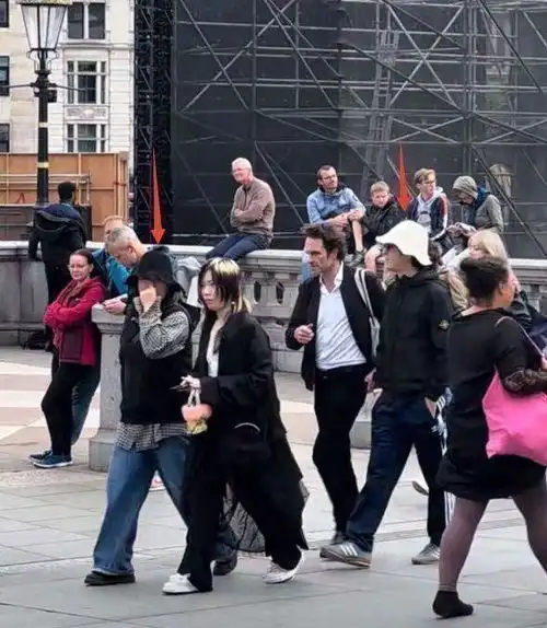 伊能静晒纽约夜店照,站舞池对镜头比耶,不戴口罩引网友吐槽
