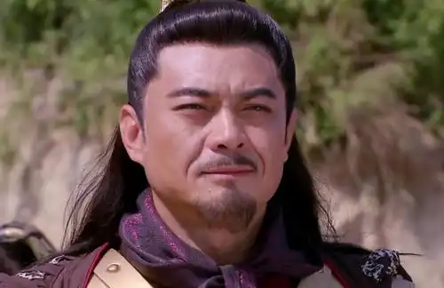 金庸的射雕三部曲中第一高手是位名将,那人擒下方腊,还杀了虚竹
