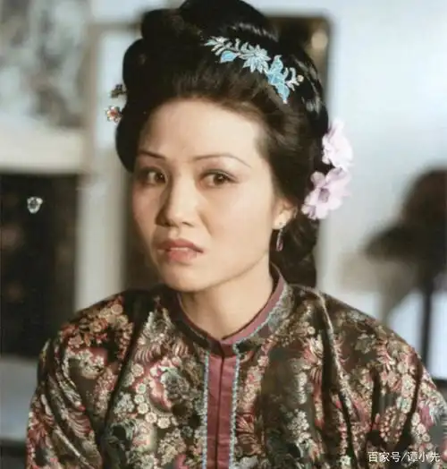 续篇十二荣府中的世袭一等将军贾代善死因的不写之考被推坠井

