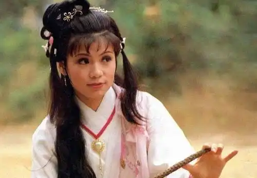 八三版射雕黄蓉扮演者,翁美玲死因成谜,巅峰时期为何寻短见
