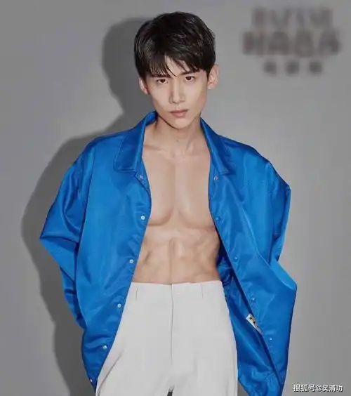 白敬亭注册另外的价钱商标,开端爆红感谢明星大侦探
