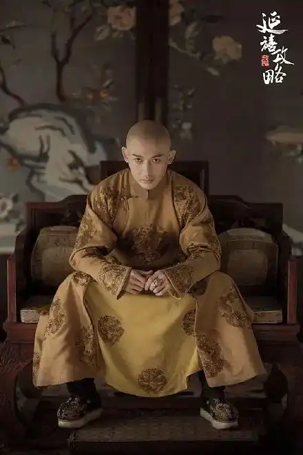 看了聂远早年帅气迷人的剧照,粉丝好想把他的腮帮子塞回去啊
