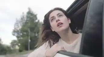 为啥有人喜欢开车时把胳膊伸出车窗小心扣2分罚200