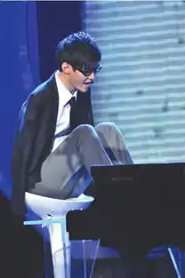 中国达人叫刘伟陈凯歌熬夜写脱口秀台词
