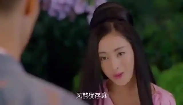 太子妃升职记张天爱的这身装扮太美了,太子的下巴都看呆了
