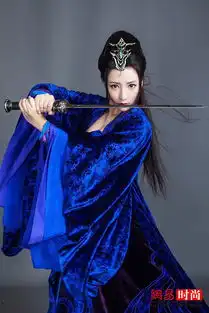 柳岩古装造型曝光和吴尊组完美身材cp
