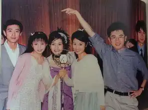 情深深雨濛濛主创再聚首,赵薇苏有朋还原剧照,满屏的回忆杀
