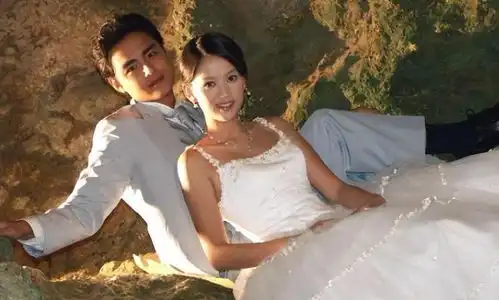 陈乔恩婚礼敬茶房曝光,明道发文梦回王子变青蛙,陈乔恩问红包呢
