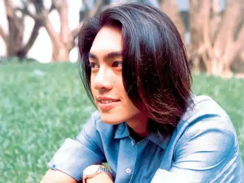 昔日f4组合成员朱孝天被冒充身份,自嘲过气不值得
