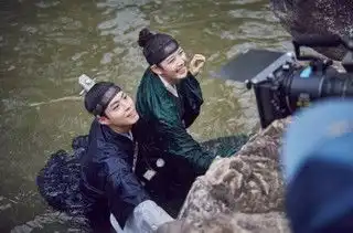 云画的月光片场照集锦剧组人员搞怪合影
