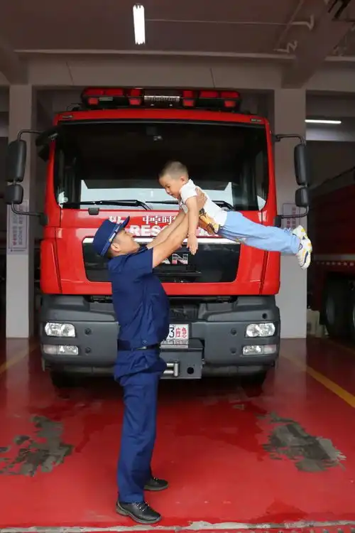 爸气十足火焰蓝暖心告白