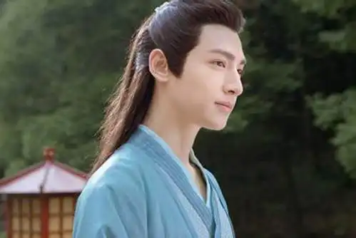 杨紫咬大宝剑杨紫拍戏误伤李易峰,脸被划破皮出血,却看出了峰峰敬业