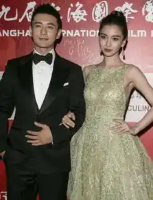 路人拍杨颖,发现杨颖胸都快下垂到肚,下垂原因是这个