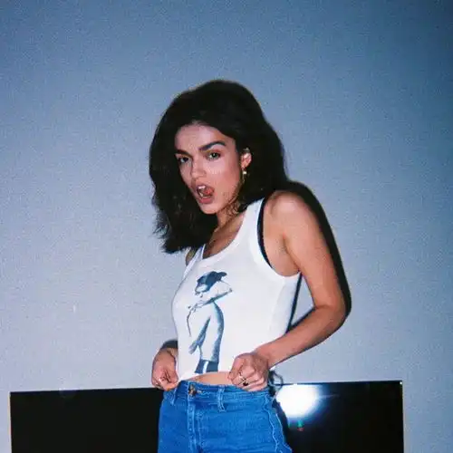 好靓白雪公主瑞秋到场观战nba