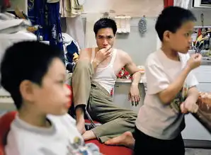 摄影师花13年拍摄在美华人蜗居生活走进一个真实的家庭第3页
