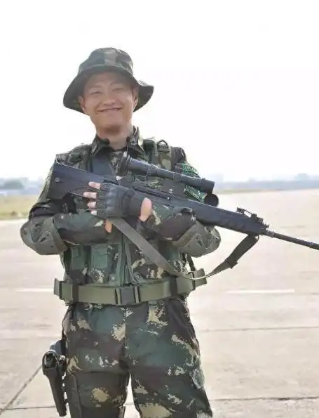 震惊44岁王艳兵徐佳最新照片曝光,与二牛差距大