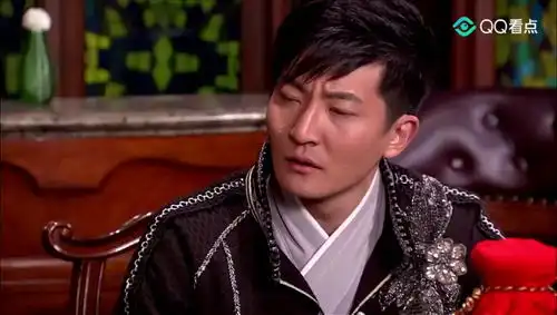 小伙给当家的下跪,跪求取消擂台比赛,原来竟是为了保护女友啊