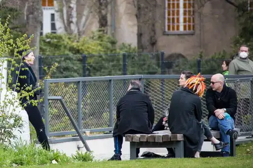 黑客帝国4柏林补拍片场照基努大胡子没了