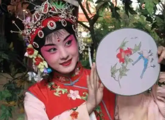 女星京剧照郑爽清纯,刘亦菲美丽,蒋勤勤经典
