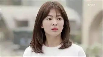 太阳的后裔热播,女主马尾引韩式发型热

