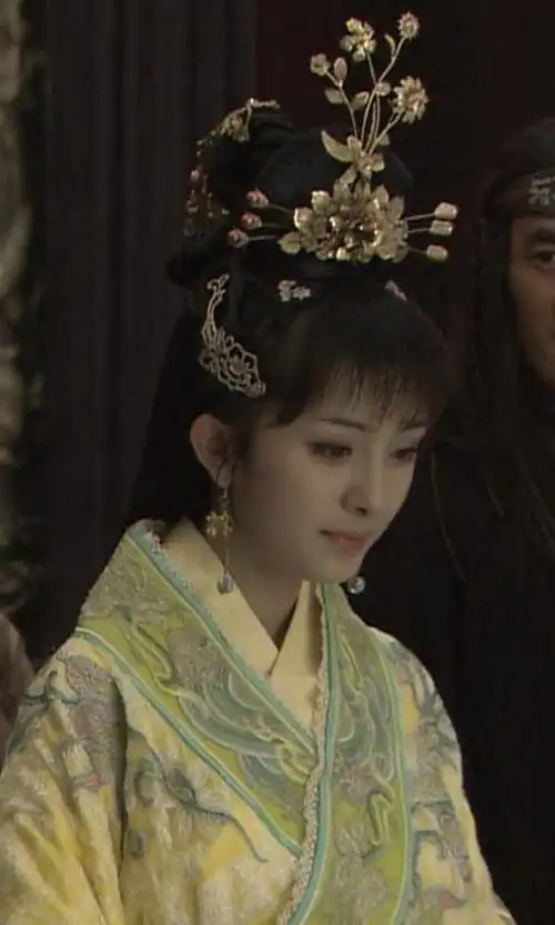 杨幂19岁饰演王昭君模样水灵,剧中罕见献舞造型美艳