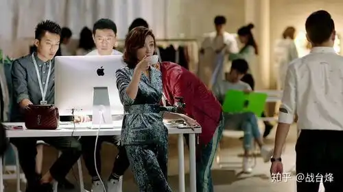 我们都要好好的高晓菲实力诠释穿普拉达的温娘娘
