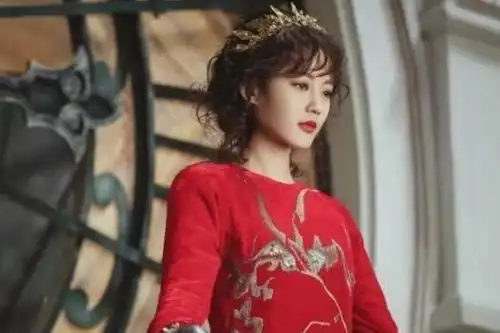 出道三年合作的都是一线男神,每部都是女主角,但就是捧不红