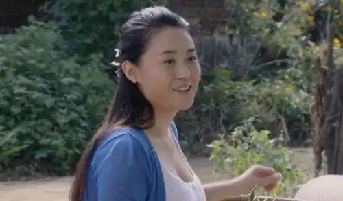 她是赵本山御用媳妇,21岁开始跟随本山大叔,这一跟就是18年