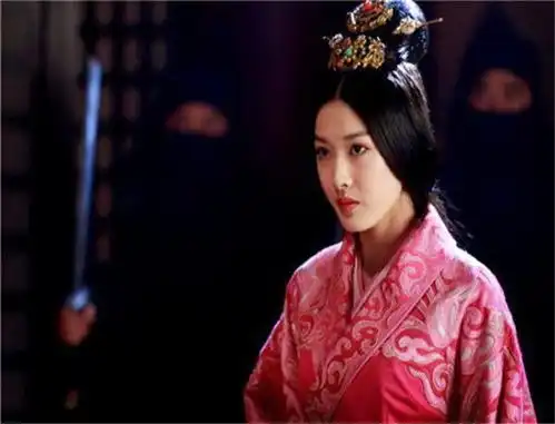 12岁入宫受宠,16岁成皇后,却在22岁被打入冷宫,23岁香消玉殒
