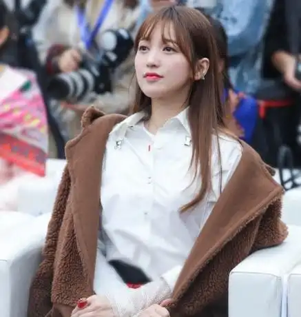 将夜破6亿,郑少秋拍戏7人搀扶,网友英雄迟暮