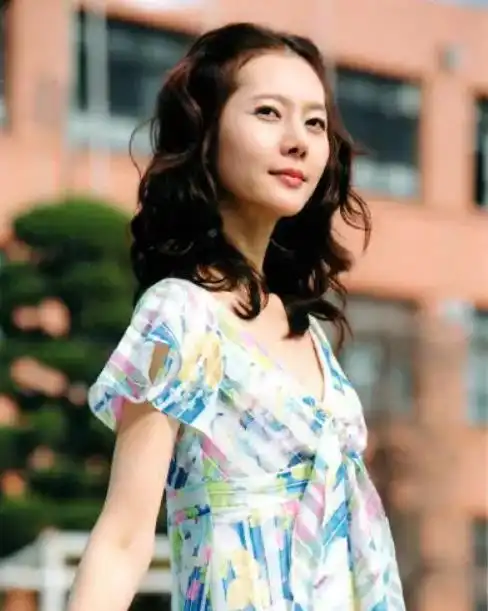 廉晶雅与张东健相恋10年遭背叛,嫁整形医生后,如今怎样了
