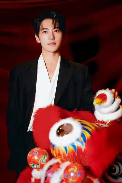 明星最新贺岁照,成毅杨洋刘宇宁檀健次杨紫张新成等惊艳眼球