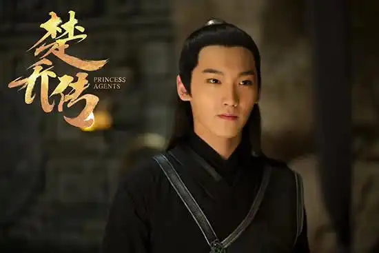 被赞神似杨洋,靠双世宠妃2圈粉无数,今上快本上演制服诱惑
